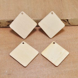 50 Stück 26mm Unfertige Holz Quadrat Ohrring Anhänger,Holz Raute Halskette Anhänger,Geometrische Holz Schmuck Rohlinge Charms geformt Zubehör DIY