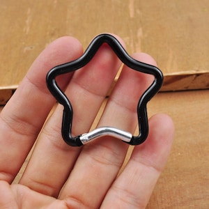 1Pcs-50pcs Black Star Shaped Carabiner Spring Belt Clip Key Chain Clip,1.9” Black Aluminum Hook Carabiner Star Keychain Backpack Clip
