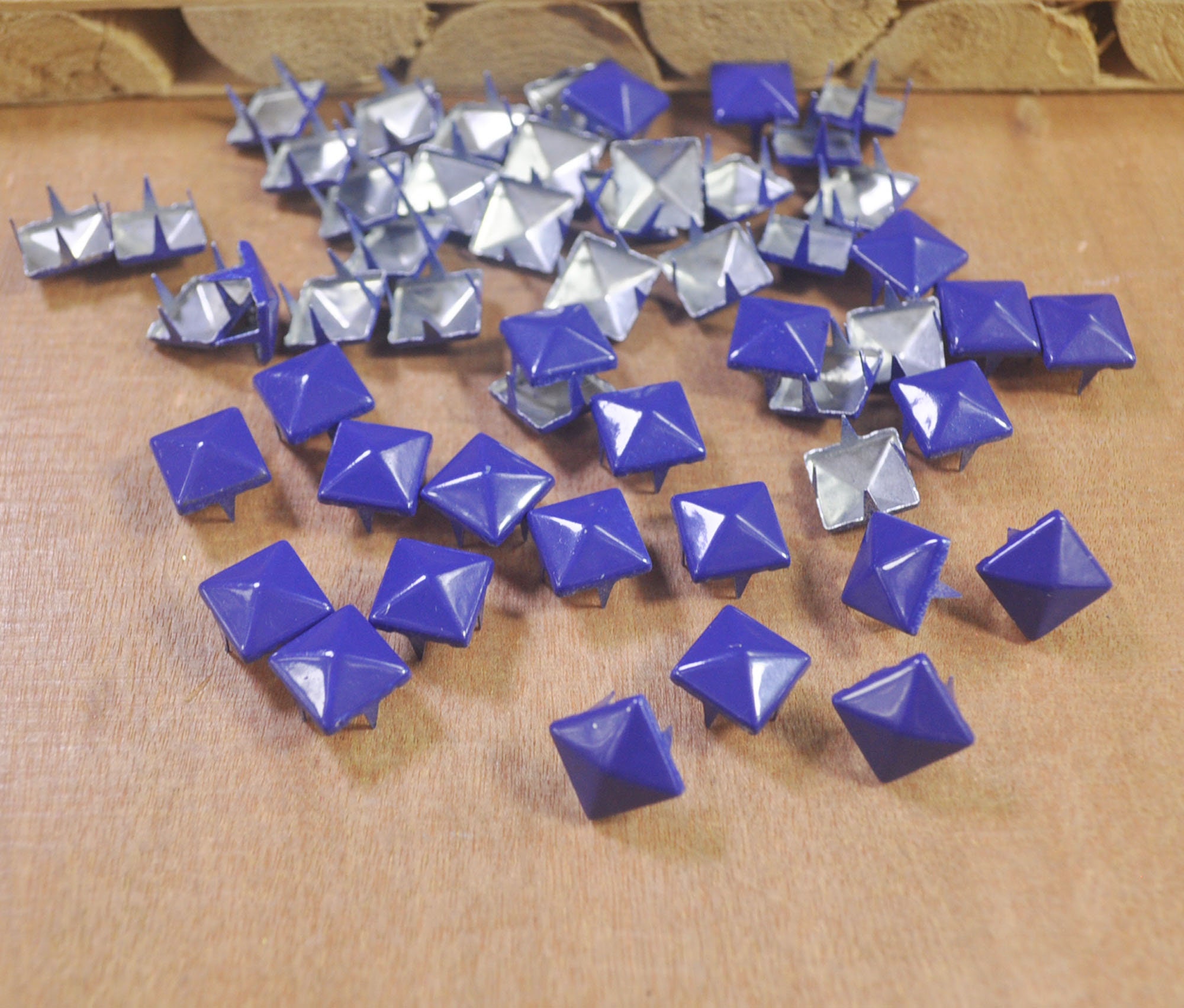 Metalen studs, 50/100 roze vierkante metalen piramide studs voor kleding Schoenen Tassen Portemonnees Leathercraft Decoratie, doe-het-zelf 9 x 9 mm