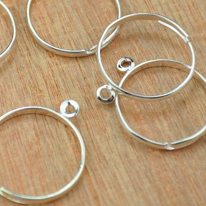 Anelli in argento da 30 pezzi, anello in argento regolabile con anello da 3,5 mm, anelli di ciondolo in argento, spazi vuoti regolabili per anelli di charme, anelli fai-da-te, forniture per gioielli.