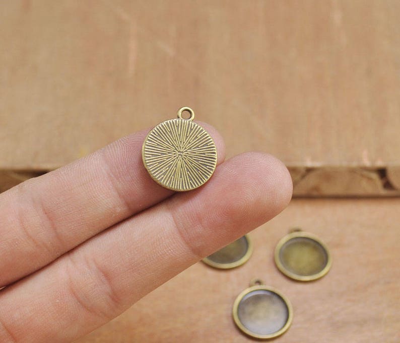 Blank Bezel pendant Trays base\u3002 25Pcs 14mm Antique Bronze Cabochon Base Setting Pendants,round pendant blank