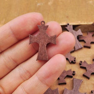 50Pcs/pack Wood Cross Pendant Charm,Unfinished Coffee Wood Cross, Easter Crafts,Cross Beads for Jewelry Making Beading Supplies，30x21mm