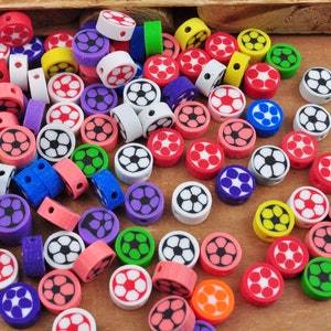 Großhandel Perlen, 40/100 Stück 10mm Fußball Polymer Clay Perlen, Bunte Fußball Polymer Clay Armband Perlen, Sport Perlen, Schmuckperlen