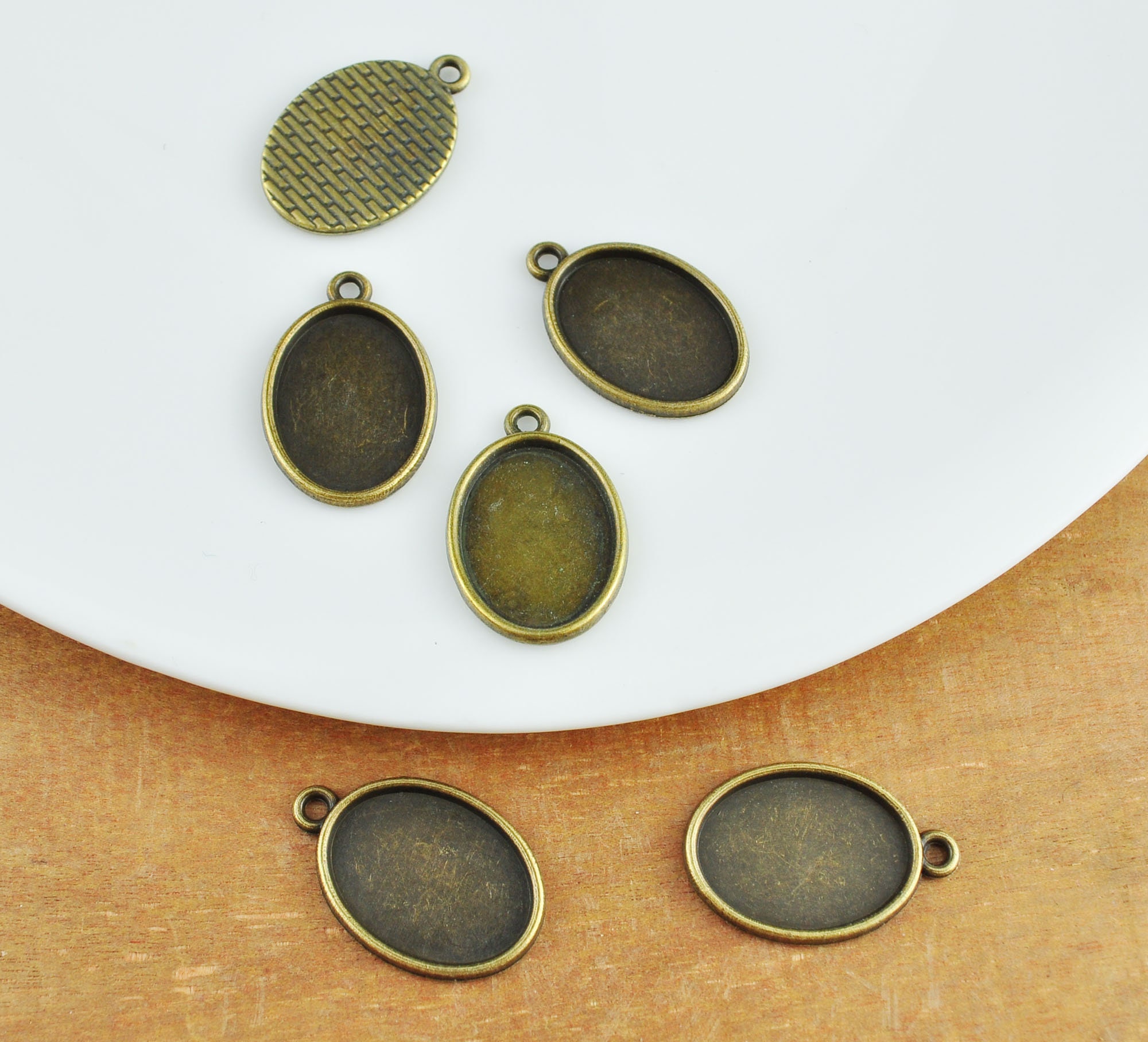 Vassoio Per Ciondolo Con Castone Da 10 X 25 Mm, All'ingrosso