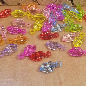 50 pcs Mixed Color acrylic Mouth lips charms,Transparent Lips Pendant,Mouth Lips Jewelry Supplies -- 26x11.5mm
