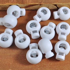10-100Pc Plastic Single Hole Round Cordlock,Toggles Stopper,18mm drawstring lock,White cord lock,elastic cord stop,Toggle Lock supply