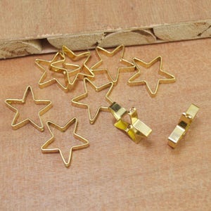 Stern, 10 Stück / 30 Stück Messing Stern Anhänger Charms Zubehör, Stern Verbinder, gegenüberliegend Löcher 21 x 4 mm (D5214)