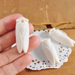 Vintage Acrylic Cicada，White Cicada Pendant，Cicada Charm,Acrylic Cicada ornament accessories, jewelry making DIY handmade craft