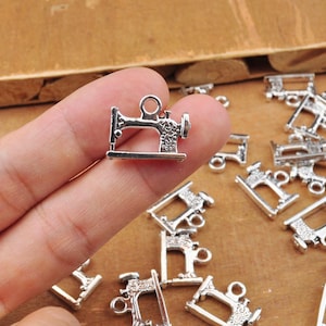 20pcs 0.6&quot;x0.7“ Sewing Machine Pendants, Antique Silver 2 Sided Sewing Machine Pendant Charms,Vintage Metal Sewing Machine jewellery making