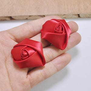 1.37&quot; Silky Satin Roll Rosettes，30Pcs Red Satin Roses,Red Satin Flowers,Fabric Flower,Hair Accessories Supplies 35mm