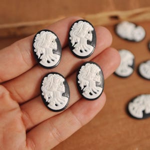 20pcs Black&White Flatback Resin Skull Oval Cameo Cabochon Charm,fit Base Setting Tray,Phone Decoration Kit,DIY Accessory,19x25mm