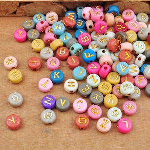 200 Uds. Cuentas del alfabeto acrílicas redondas planas de 7MM, cuentas del alfabeto dorado, letras coloridas, cuentas espaciadoras, bricolaje, manualidades para niños, cuentas de joyería