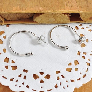 Cerchio dell'orecchio d'argento con schienale, orecchini a cerchio aperti 30/50pcs 15/20mm a sfera, orecchini a forma di C, orecchini a perno in metallo per forniture di gioielli all'ingrosso