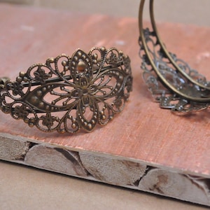 Vintage stijl antieke bronzen filigraan manchet armband verstelbare bracele, armband met filigraan bloem lade blanks