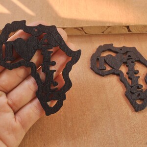 10 unids "I Love Africa" mapa colgantes de madera, negro africano mapa pendiente de madera, pendientes de madera sin terminar, DIY, colgante pendiente, joyería étnica-78x71mm