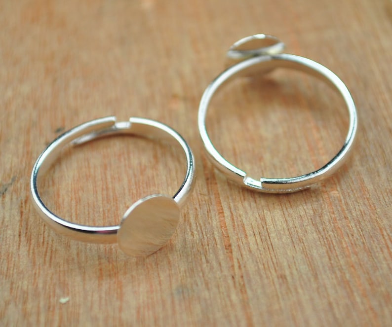 30 Silver Rings,Shiny Silver Ring Base Adjustable with 8mm Round Pad,Silver Blank Ring Pads,Adjustable Ring Pads,DIY Rings,Jewelry Supplies.