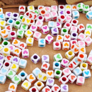 Willekeurig gemengd 100 stuks hartkralen, acryl hartkralen, kralen met hartjes, kubus kunststof hartbedel, vierkante kralen, afstandskralen, 6 mm