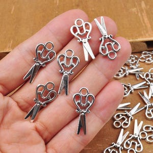 50pcs 1“ Mini Scissors Pendants, Antique Silver Scissors metal Charms,Sew tool Charms,Vintage Metal scissors jewellery making-- 13x26mm.