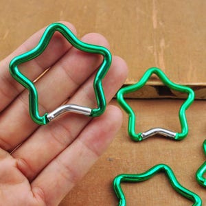 1Pcs-50pcs Green Star Shaped Carabiner Spring Belt Clip Key Chain Clip,1.9” Black Aluminum Hook Carabiner Star Keychain Backpack Clip