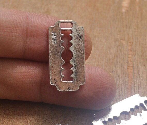 Razor charm best sale