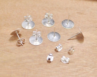 Boucles d’oreilles noires-100pcs (50 paires) Plaqué argent 10mm Flat-Pad Boucle d’oreille Poteaux et dos bijoux de bricolage trouver des fournitures