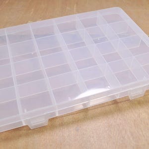 5pcs Round Plastic Boxes of 8 Compartments for Beads,plastic