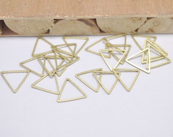 30pcs connecteurs en laiton brut Triangle charme, anneaux de laiton de Triangle, Triangle, Triangle pendentif Triangle liens - 15x15mm