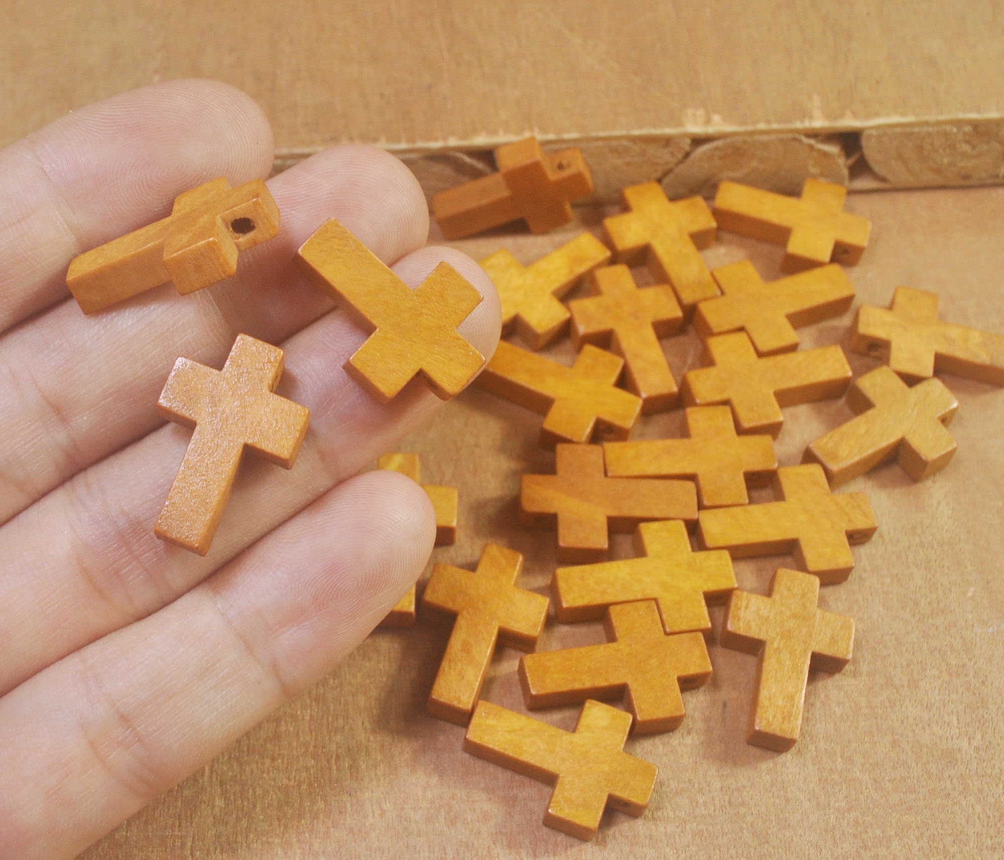 100pcs Wooden Cross Pendants Beads Mini Charms Crafting Jewelry Making  21~22mm