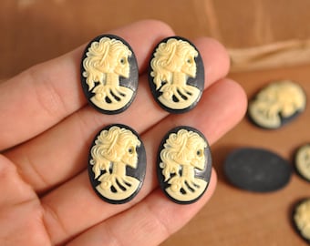 18 x 25 mm ブラック クリーム フラットバック 樹脂 フェザー マン
