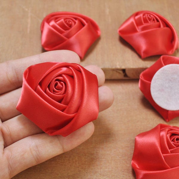 1,77" soyeux Roll Rosettes en Satin, 15Pcs grandes Roses en Satin rouge, fleurs de Satin rouge, fleur en tissu, fournitures d’accessoires cheveux 45mm