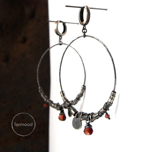 Oxidized Round Hammered Earrings With Garnet main image 0