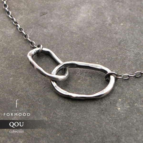 Collar de plata de ley oxidada: delicada joyería de plata natural.