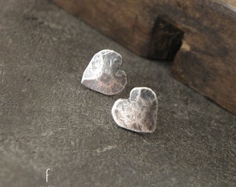 Pendientes de plata de corazón - Pendientes de corazón delicados - Pendientes de plata de ley hechos a mano