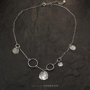 Collana in argento sterling ossidato: delicata catena in argento realizzata a mano.