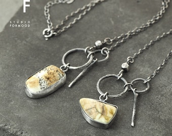 Forma I - Collana in ambra baltica e argento sterling ossidato - collana delicata, collana regalo