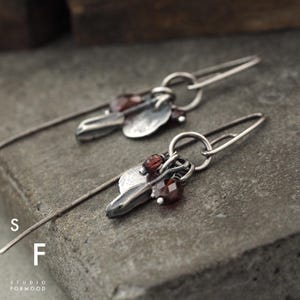 Form012 - Garnet and oxidized sterling silver -  Earrings