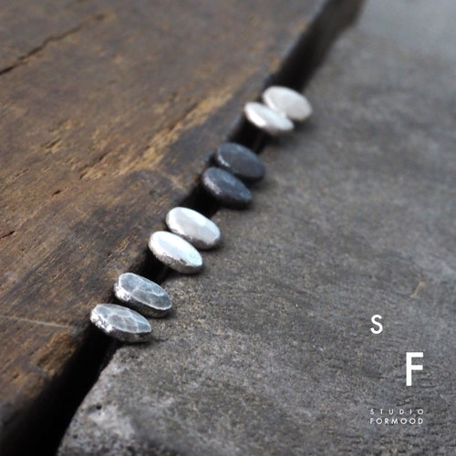 Puces d'oreilles à pois minimalistes - Argent sterling 925, faites main au quotidien et cadeau pour elle