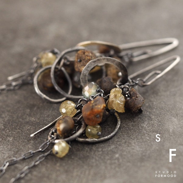 Boucles d'oreilles - ambre baltique brut, citrine brute, labradorite, apatite, boucles d'oreilles en argent sterling oxydé