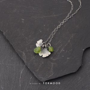 Oxidized sterling silver and raw Peridot necklace - greenFORM  -  dainty necklace