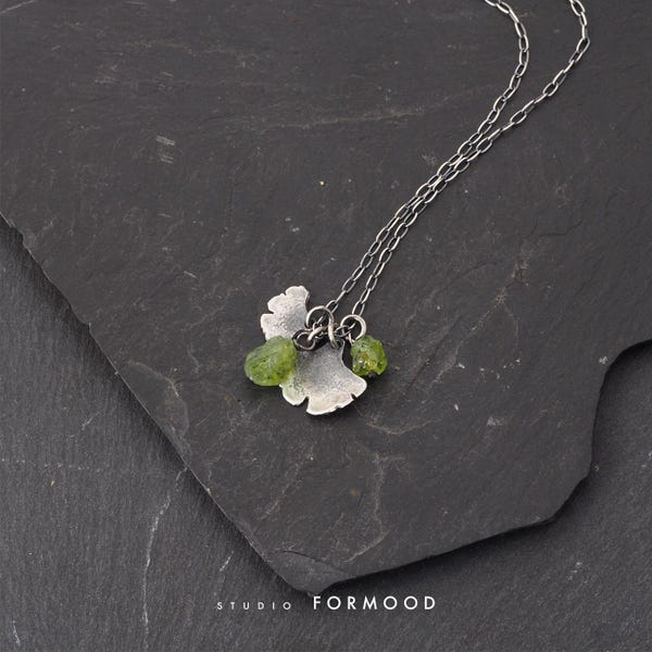 Oxidized sterling silver and raw Peridot necklace - greenFORM  -  dainty necklace