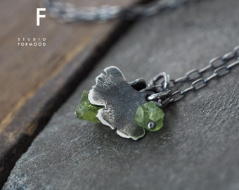 Oxidized sterling silver and raw Peridot necklace - greenFORM  -  dainty necklace