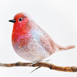 Xmas Tree Decor - The tender felt European Robin figurine - European Robin is a small, beautiful inhabitant of our backyards and gardens.