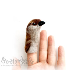 Felted finger puppet bird - Sparrow. Realistic Felted Bird. Handmade felted toys. Wool toys. Birdwatching perfect gift.