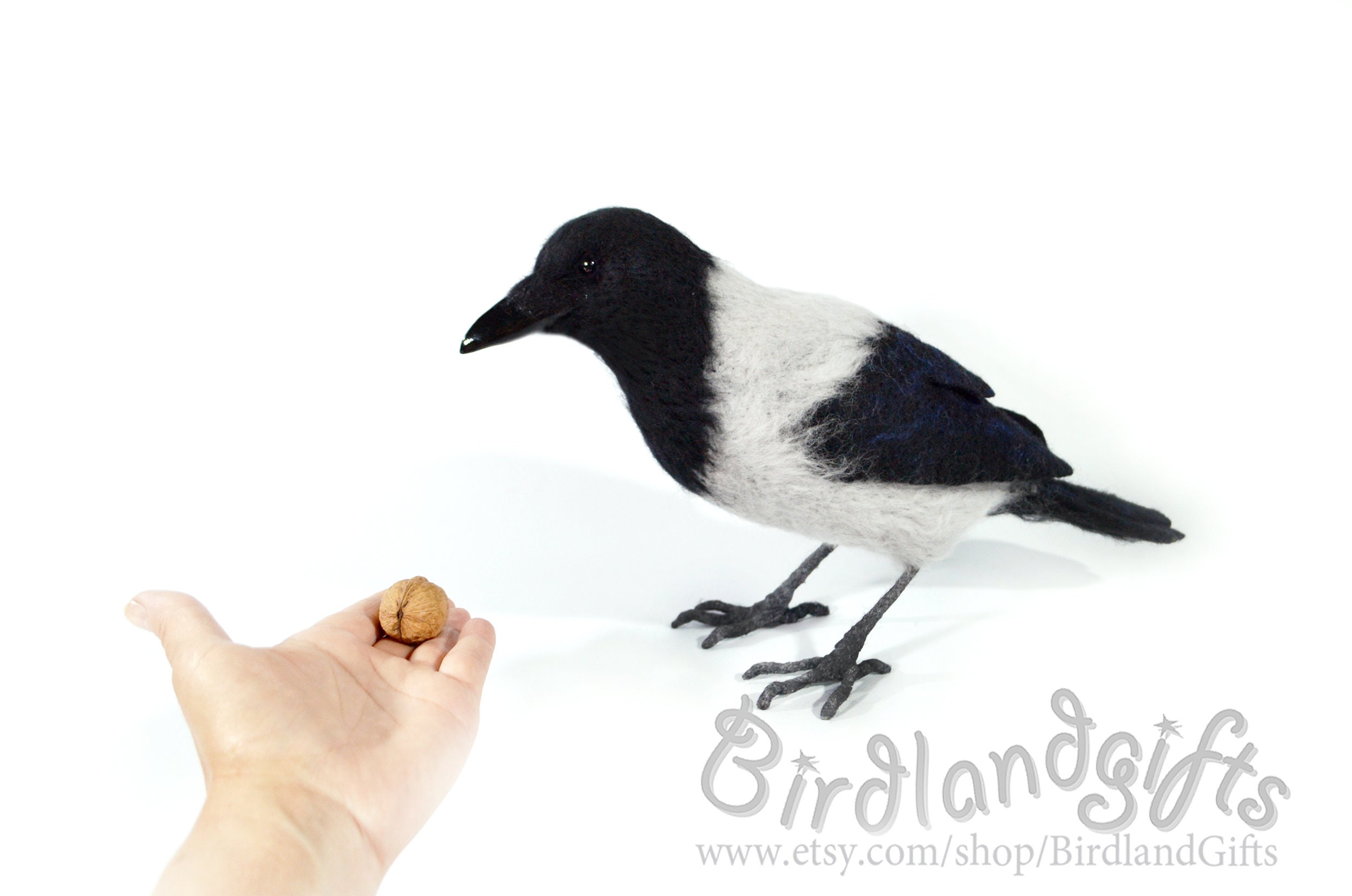 フクロウ (Corvus cornix) フェルト鳥彫刻 - 実物大のフェルト製フクロウは、ユーラシアの生意気なフーリガンのアクションフィギュアです。  - Etsy 日本