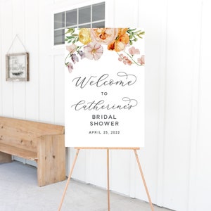 Peut inclure: Une pancarte de bienvenue pour une f&ecirc;te de mariage avec un motif floral dans les tons orange, jaune et rose. La pancarte indique "Bienvenue &agrave; Catherine's Bridal Shower le 25 avril 2022".