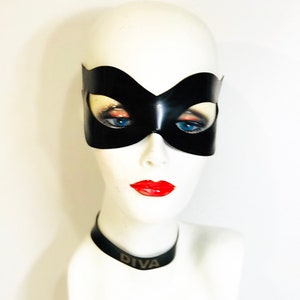 Latex classic mask image 1