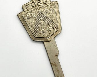 Llave en blanco del escudo del león de un Ford antiguo (años 50)
