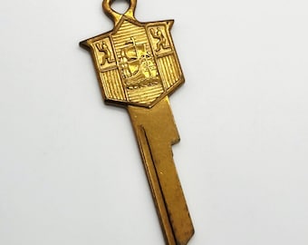 Llave en blanco vintage de Plymouth bañada en oro de 24 kt con el escudo del Mayflower (1939-1948)