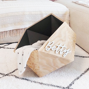 Hölzerne Spielzeugkiste, personalisierte Kinderspielzeugaufbewahrung, moderne Hundespielzeugkiste, großer Hundespielzeugbehälter, Kinderspielzeugkorb, Name, Hundespielzeugaufbewahrung, Haustierspielzeugkiste, individuell