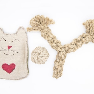 Natural dog toy gift bundle, Hemp Dog Toy Gift Set for Dog Owner Gift Basket, Plush Toy, Natural Hemp Rope and Ball, Gift for dog trainer
